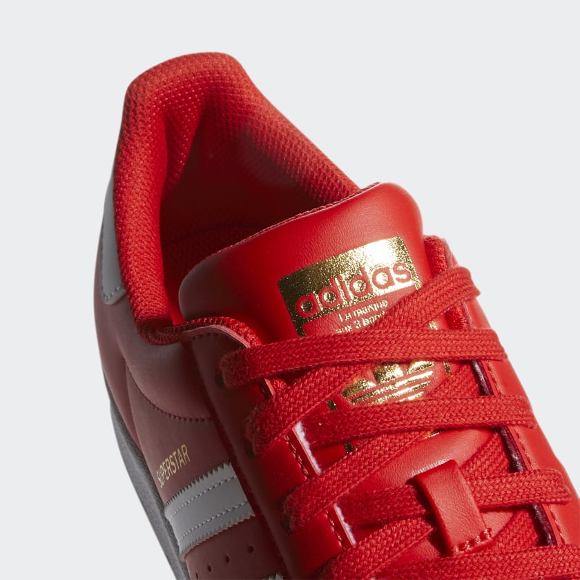 SUPERSTAR